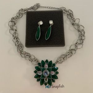 Lia Sophia Dark green flower necklace!